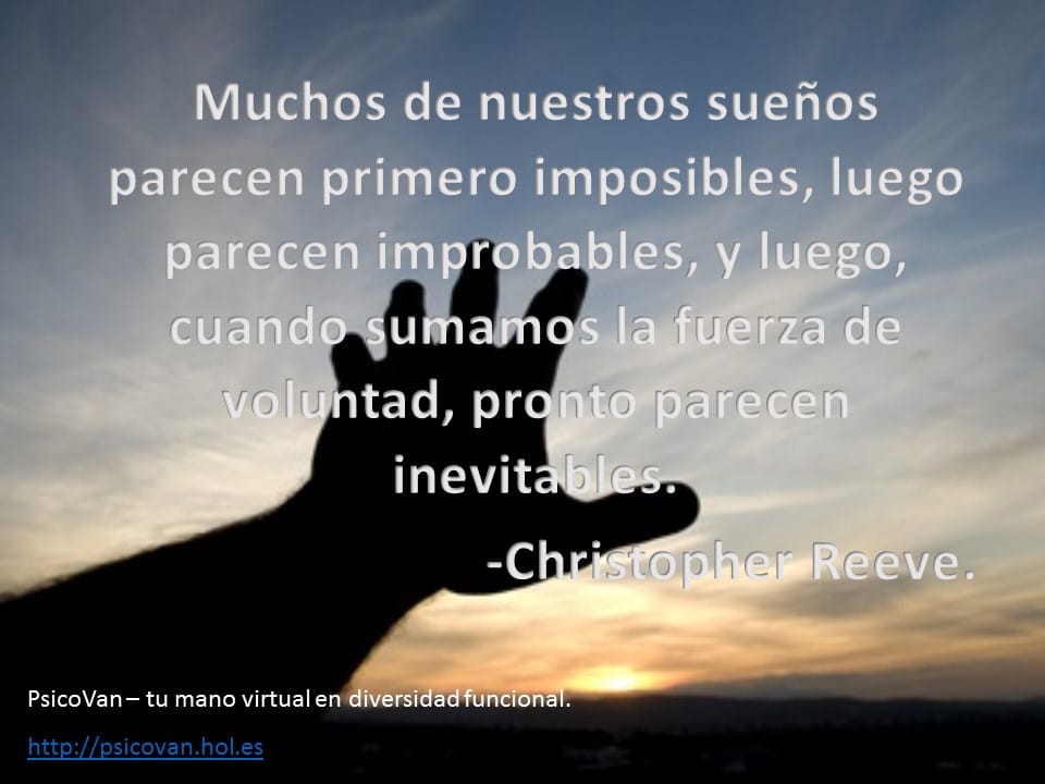 El horizonte con una mano abierta y una frase que dice: Muchos de nuestros sueños parecen primero imposibles, luego parecen improbables, y luego, cuando sumamos la fuerza de voluntad, pronto parecen inevitables.-Christopher Reeve.